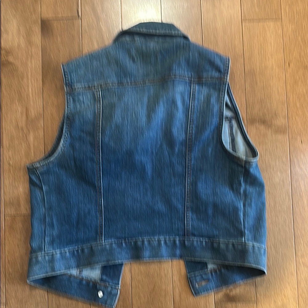 LOFT Blue Denim Vest!  Size XS. Like new! - Picture 3 of 3